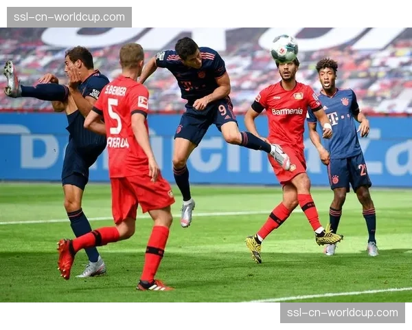 战术板:解析勒沃库森如何用三中卫体系锁死拜仁边路 战术板:解析勒沃库森如何用三中卫体系锁死拜仁边路